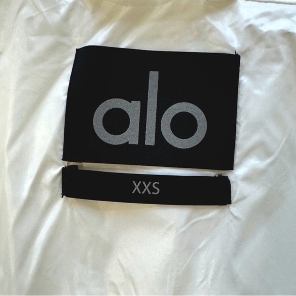 Alo Stunner white puffer jacket Sz.XXS - Picture 6 of 6